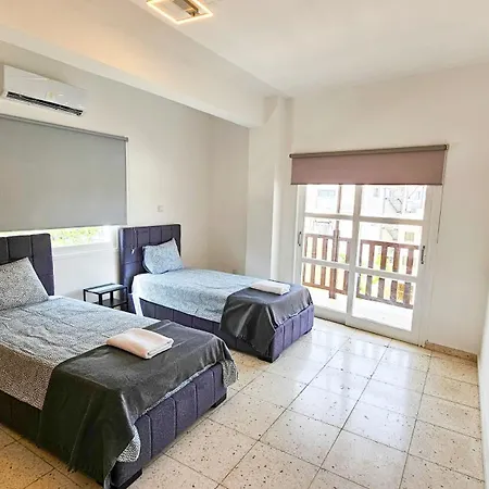 Unique City Center Rooms, 150m From Chabad Lubavitch Larnaca