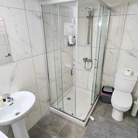 Unique City Center Rooms, 150m From Chabad Lubavitch Apartment