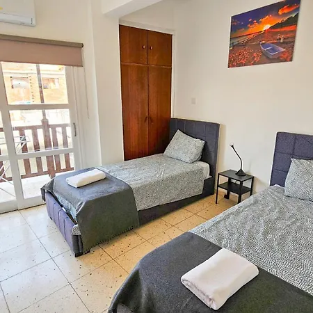 Apartment Unique City Center Rooms, 150m From Chabad Lubavitch *