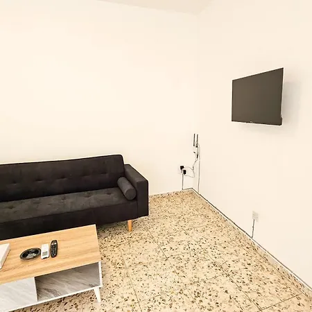 Unique City Center Rooms, 150m From Chabad Lubavitch Larnaca